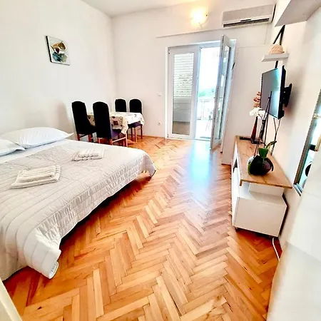 Nemira Getaway شقة *