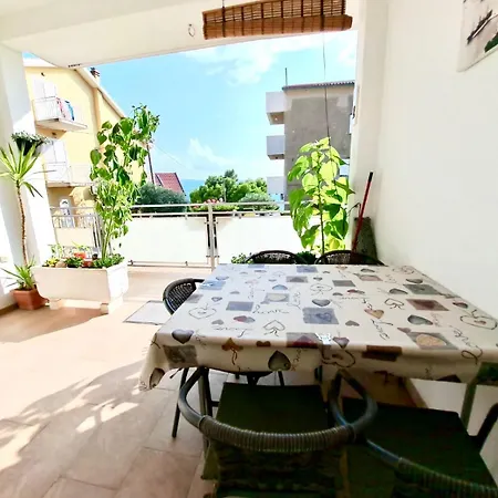 Nemira Getaway Apartment *